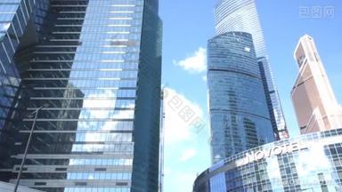 复杂的摩天大楼与摄像头移动